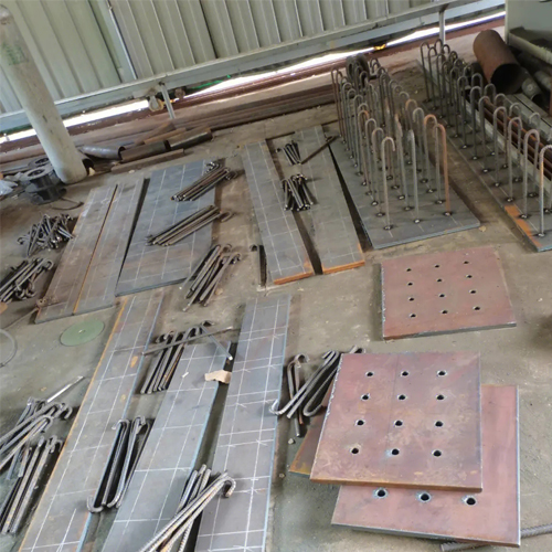 有哪些其他因素会影响通化预埋件位置的确定？